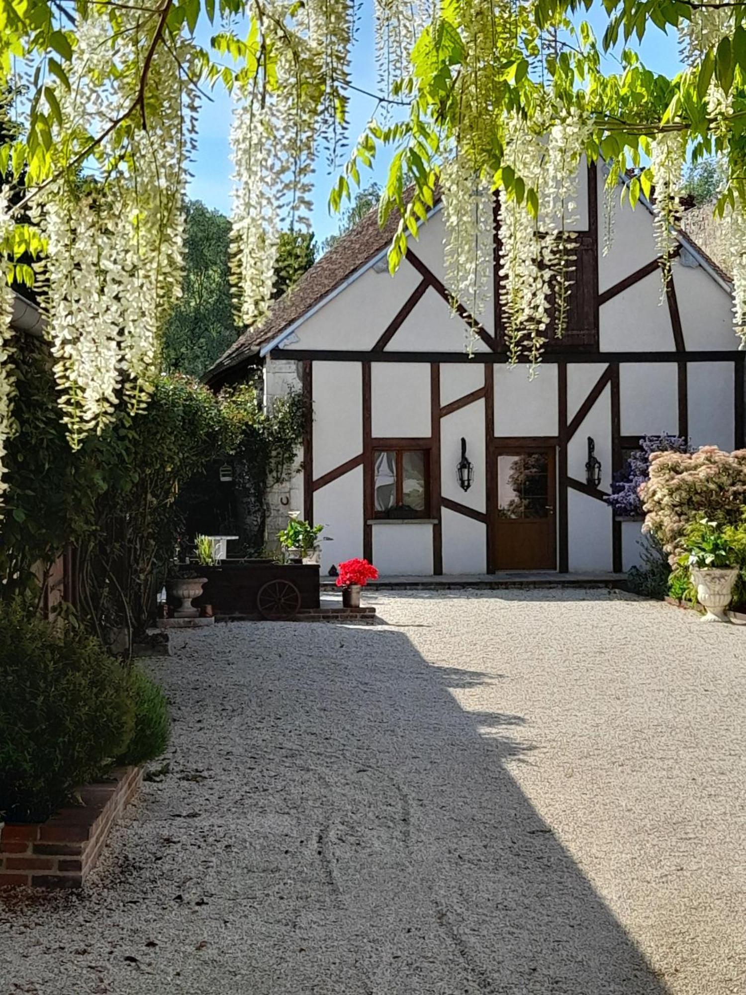 Aux Sources De Ouanne住宿加早餐旅馆 外观 照片